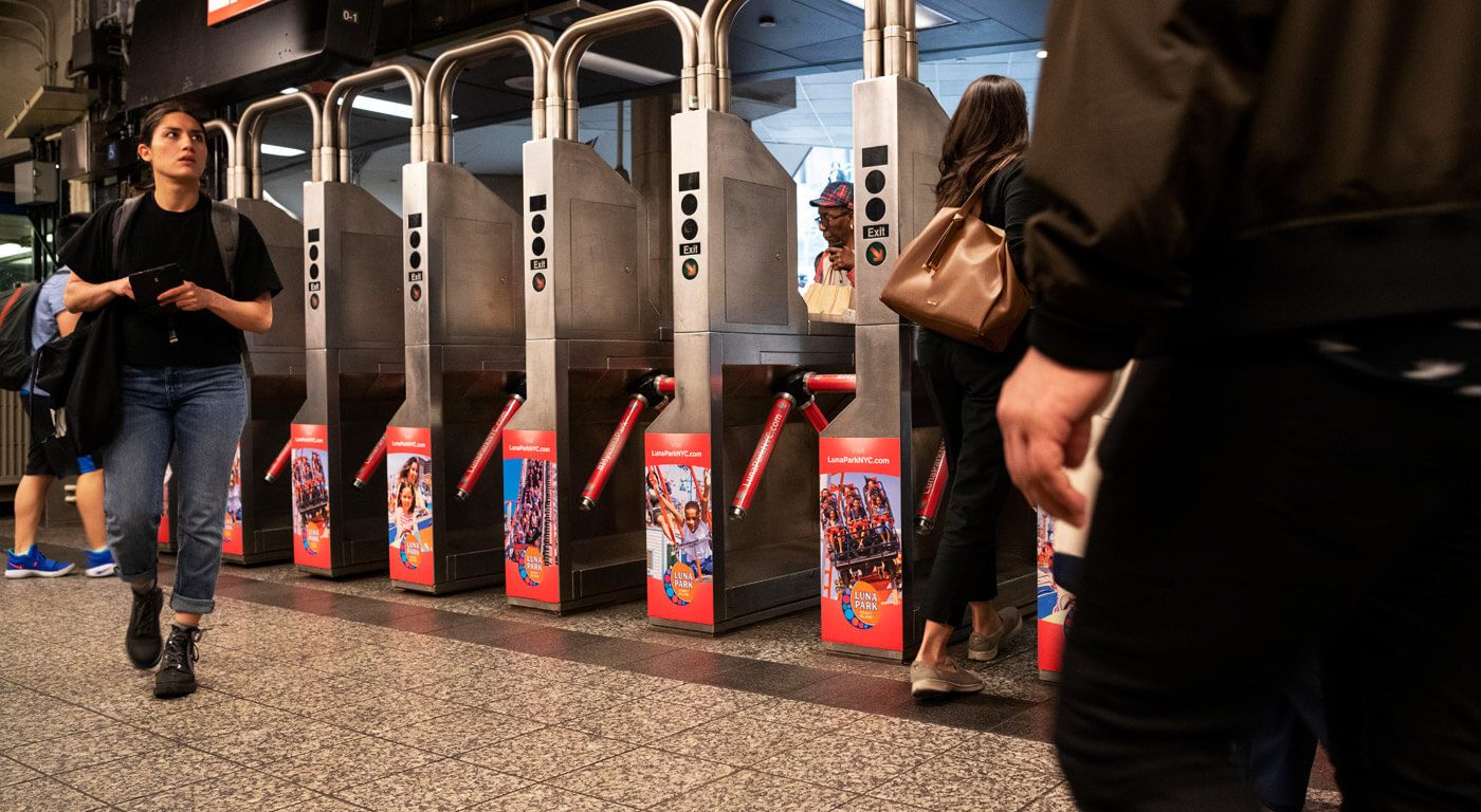 Luna park adv campagna 2019 - insegne metro New York